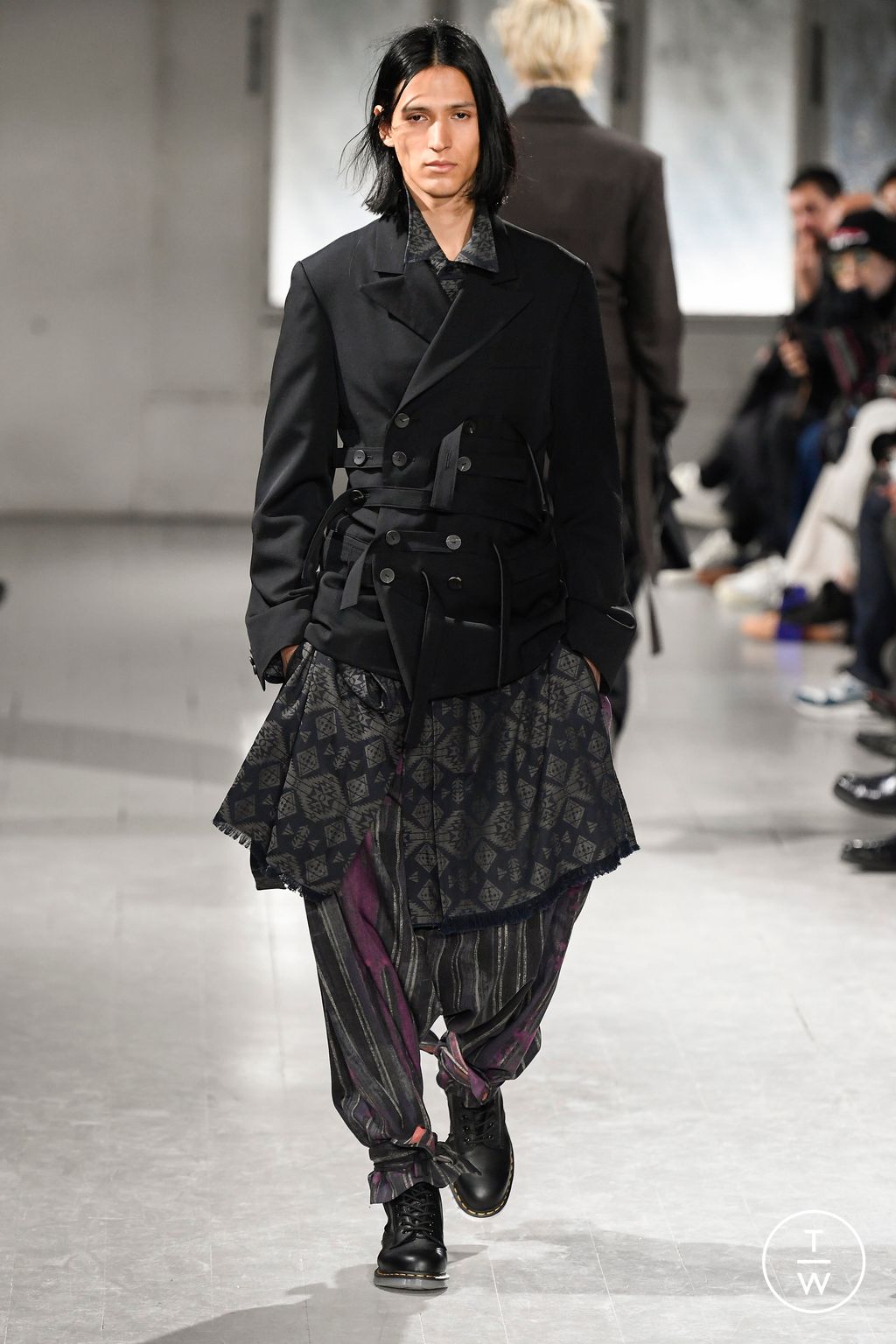 Fashion Week Paris Fall/Winter 2023 look 20 from the Yohji Yamamoto collection menswear