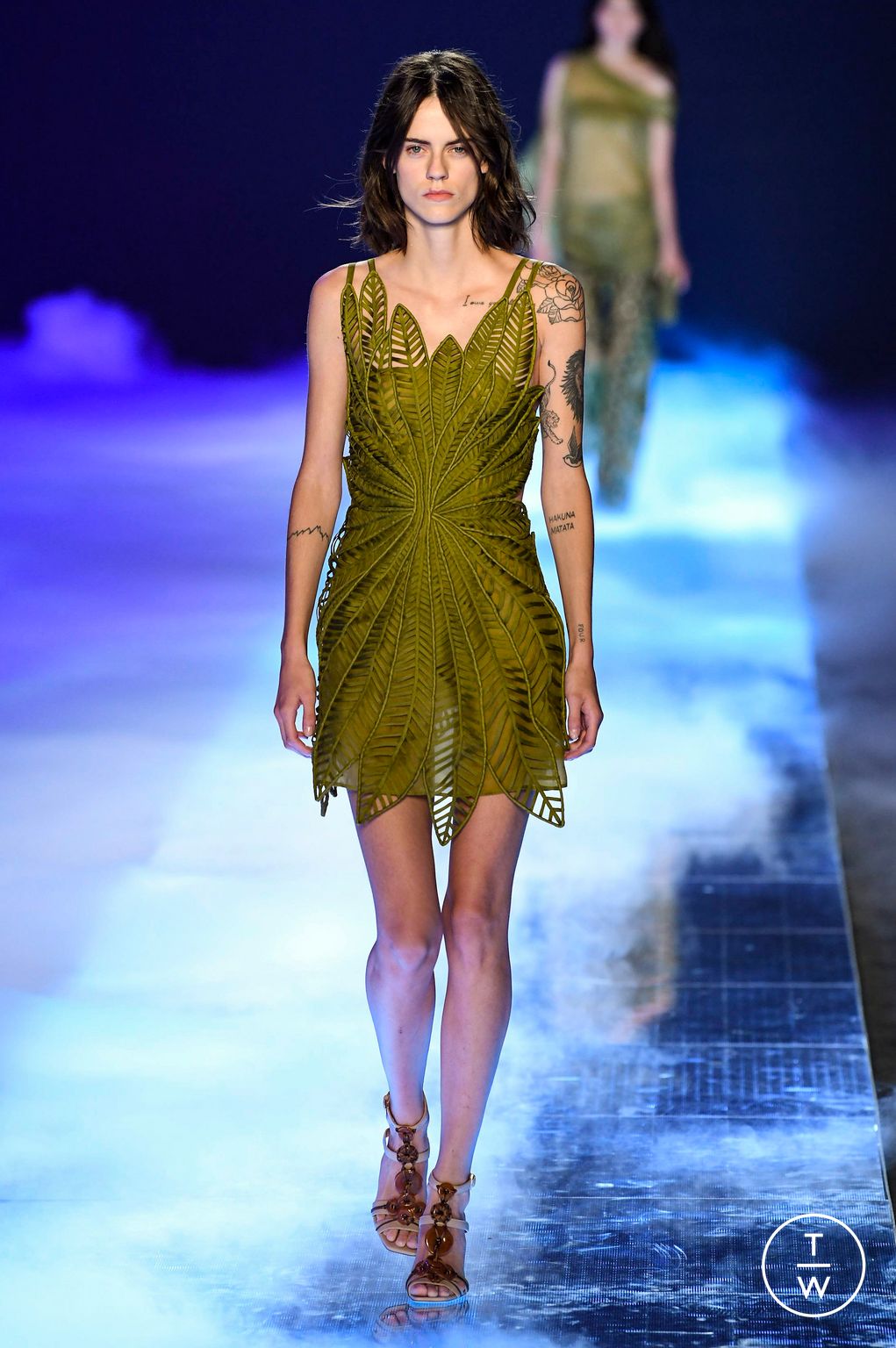 Fashion Week Milan Spring/Summer 2023 look 44 from the Alberta Ferretti collection 女装