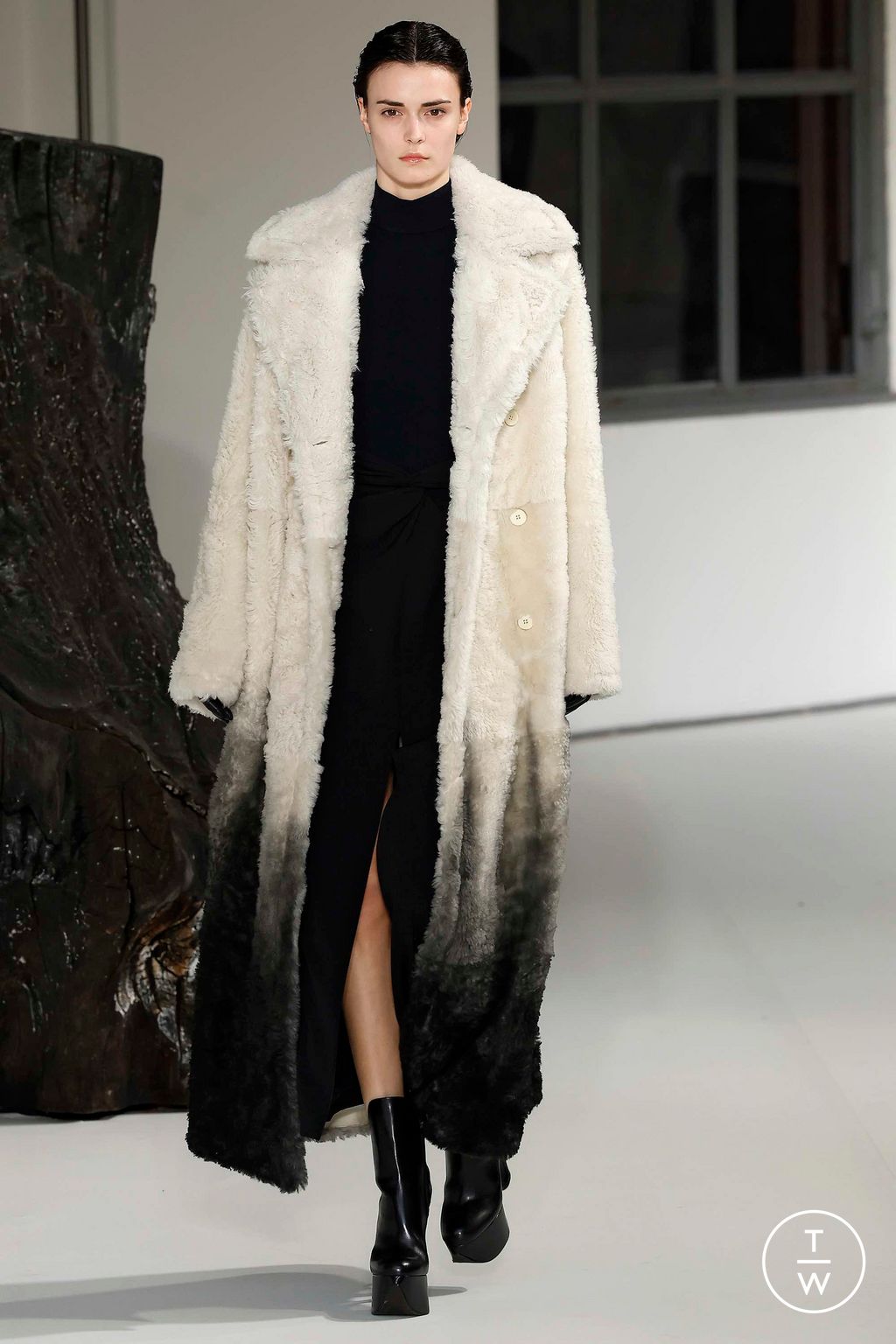 Fashion Week Milan Fall/Winter 2023 look 17 from the Del Core collection womenswear