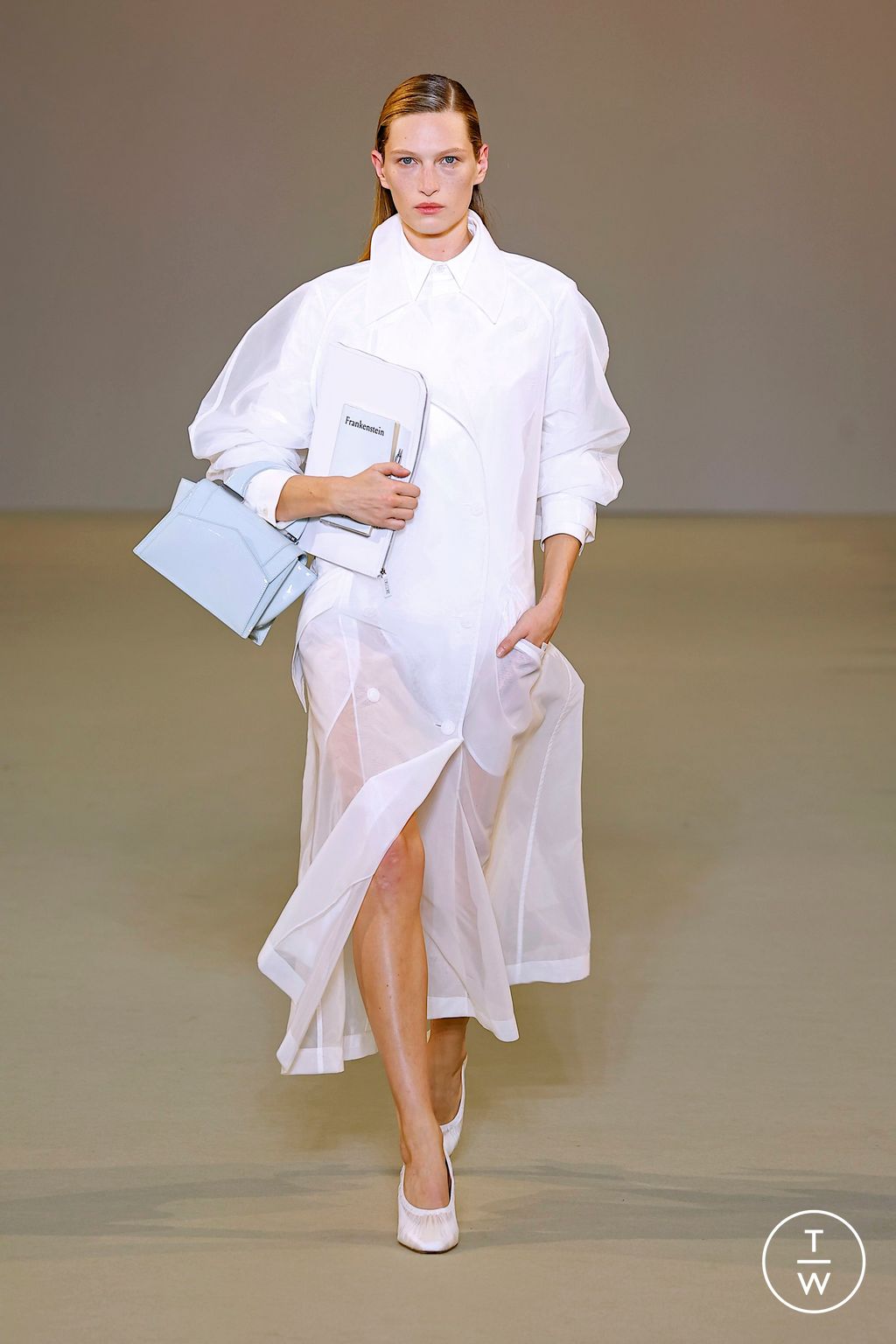 Fashion Week Milan Spring/Summer 2025 look 1 de la collection Del Core womenswear