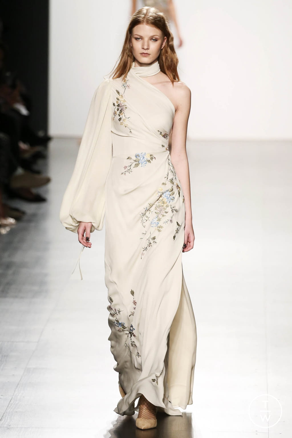 Dennis Basso F W 17 Womenswear 35 The Fashion Search Engine walk