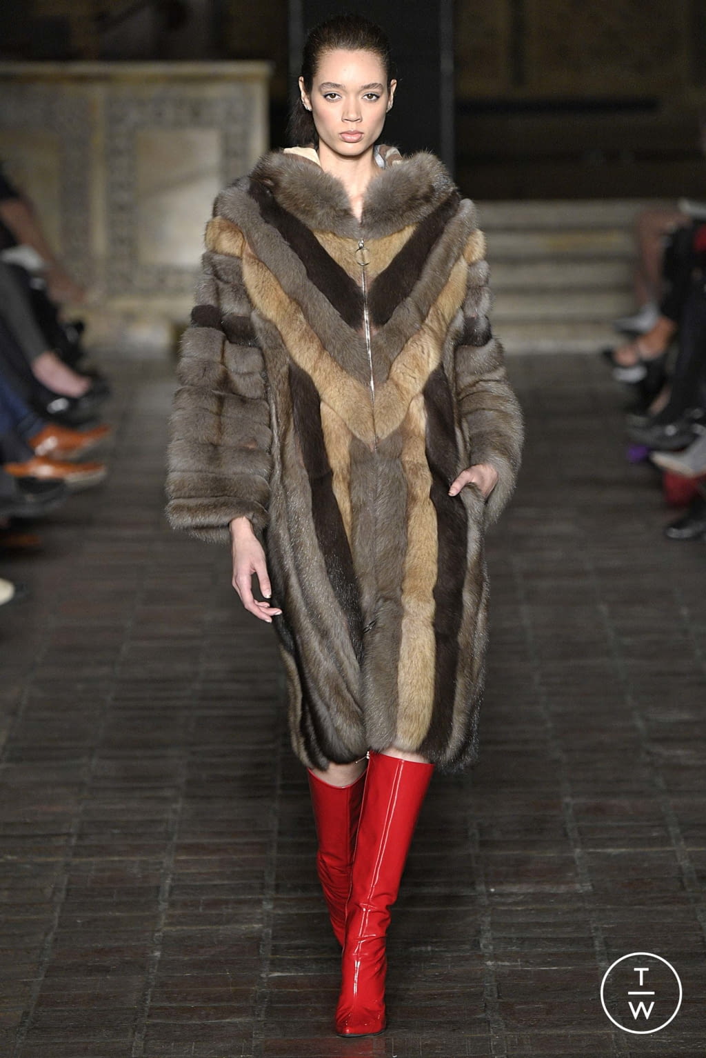 Fashion Week New York Fall/Winter 2018 look 31 from the Dennis Basso collection womenswear