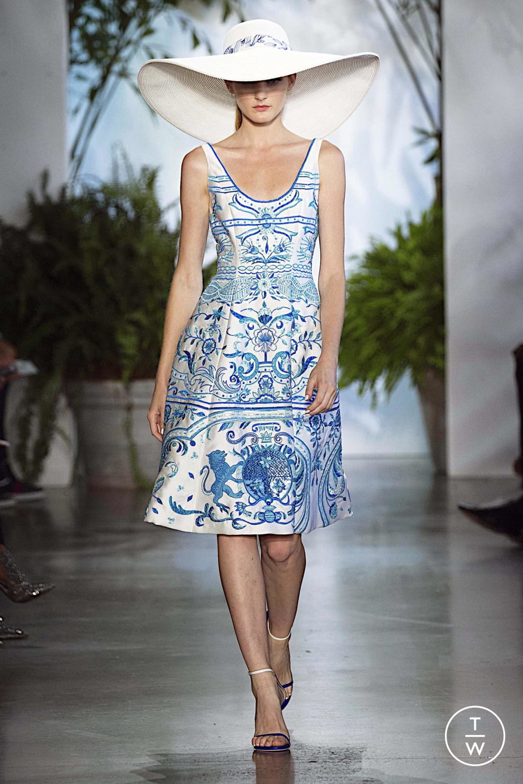 Fashion Week New York Spring/Summer 2020 look 27 from the Dennis Basso collection womenswear