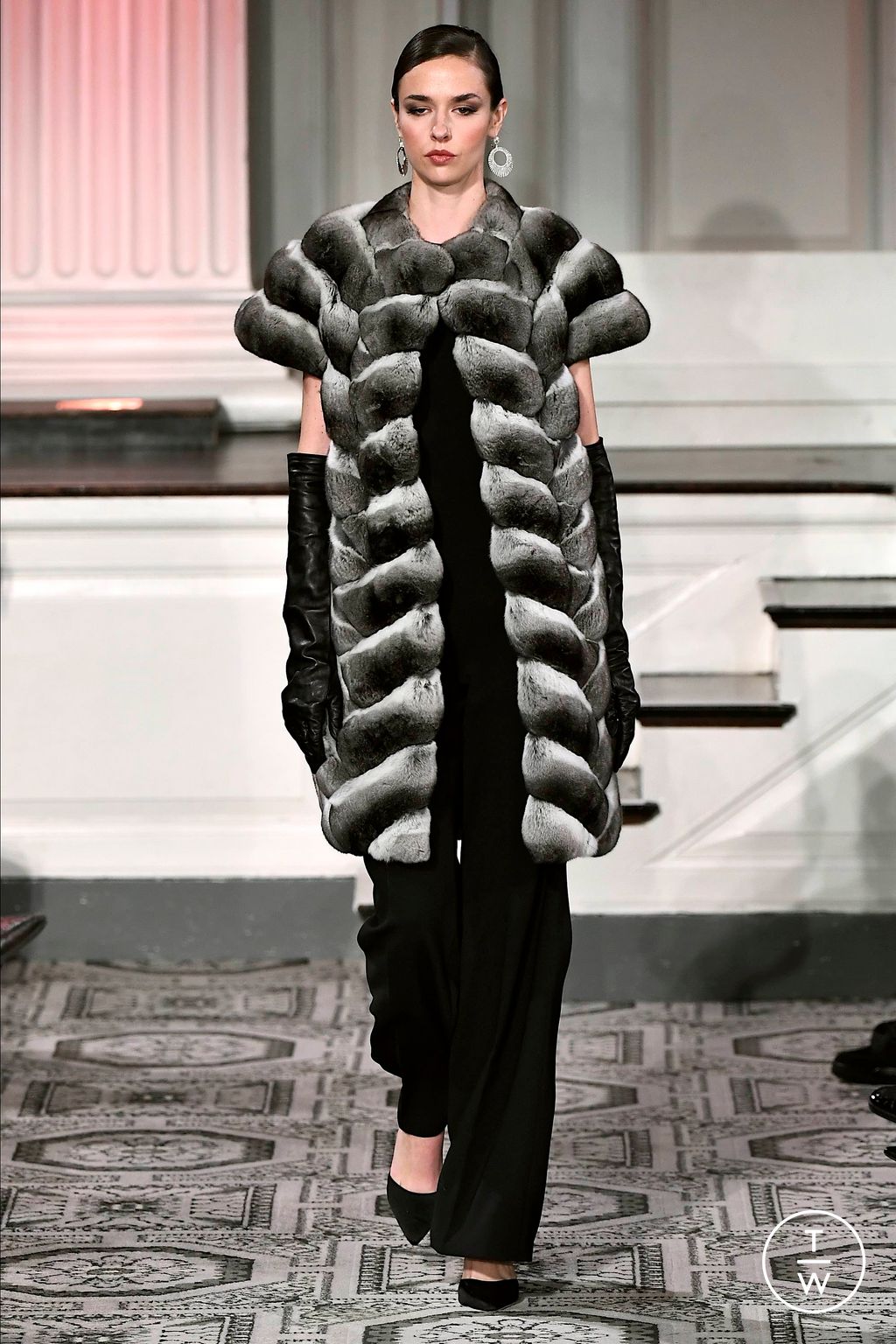 Fashion Week New York Fall/Winter 2023 look 4 from the Dennis Basso collection womenswear