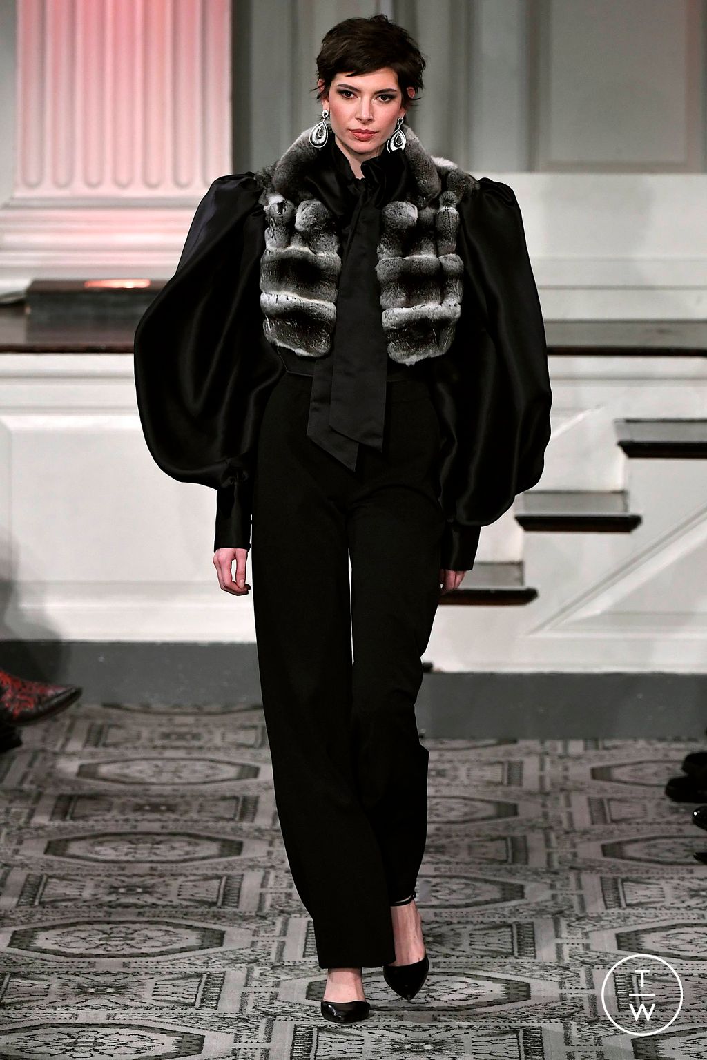 Fashion Week New York Fall/Winter 2023 look 8 from the Dennis Basso collection womenswear