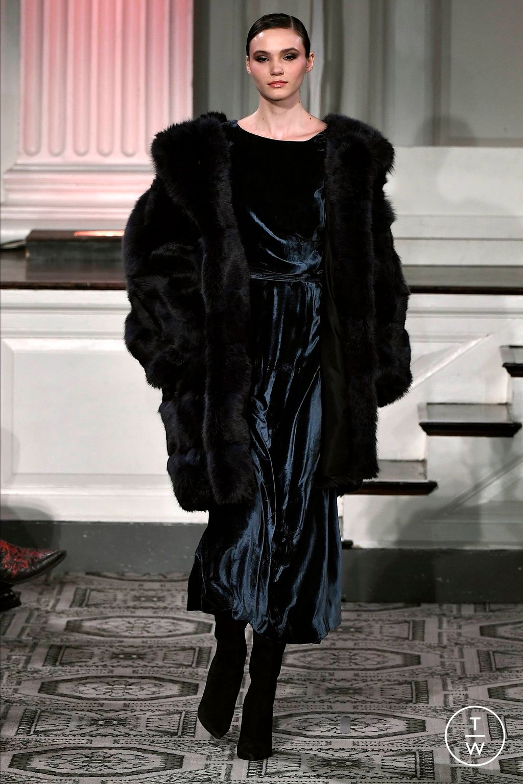 Fashion Week New York Fall/Winter 2023 look 9 from the Dennis Basso collection womenswear
