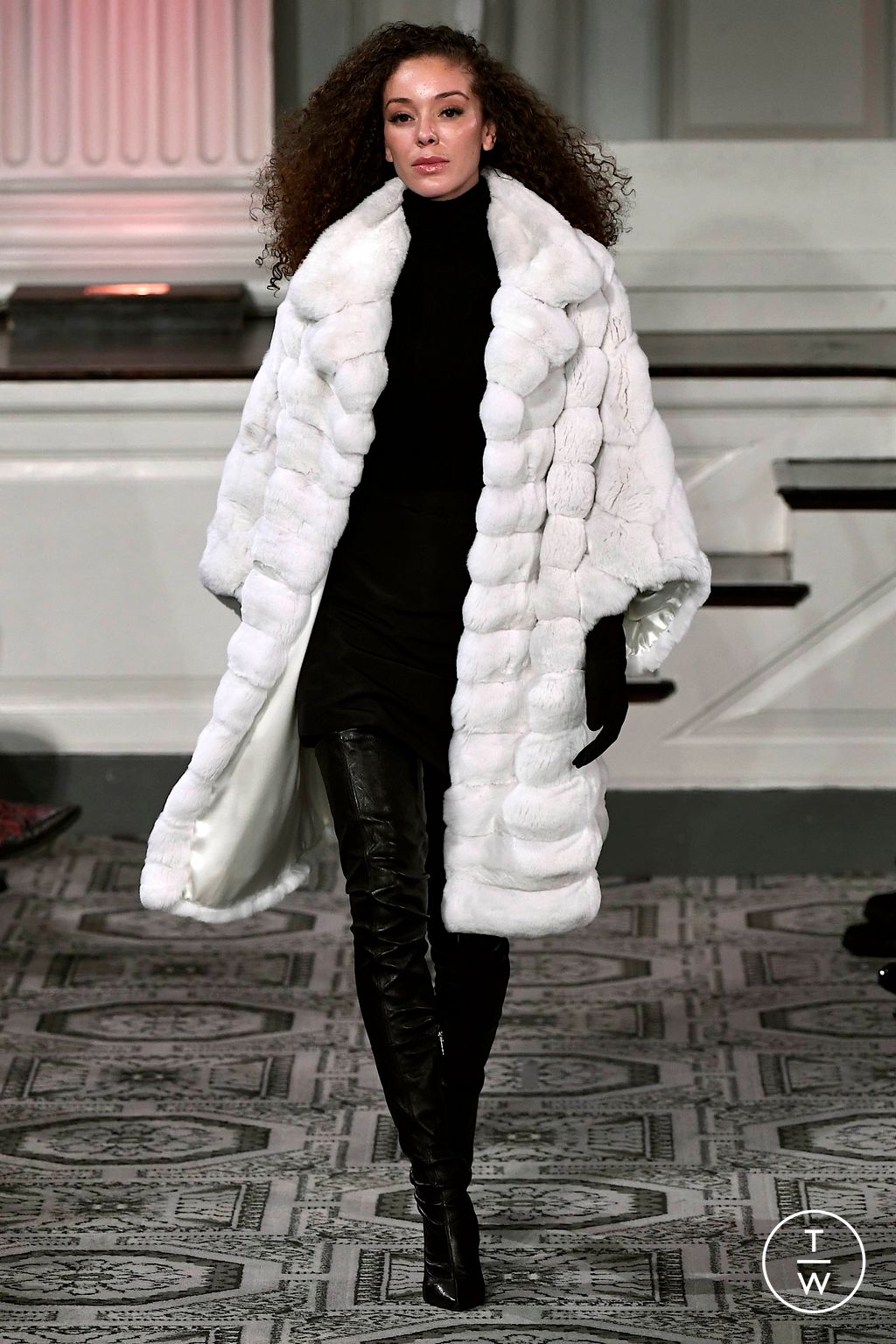 Fashion Week New York Fall/Winter 2023 look 13 from the Dennis Basso collection womenswear