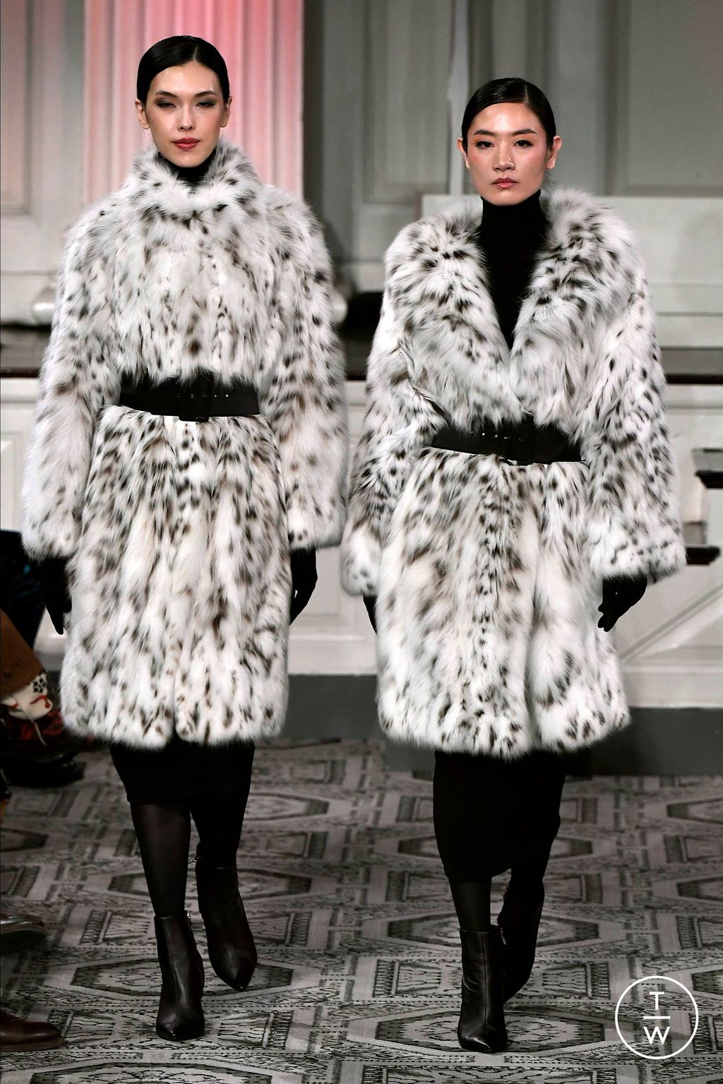 Fashion Week New York Fall/Winter 2023 look 17 from the Dennis Basso collection womenswear