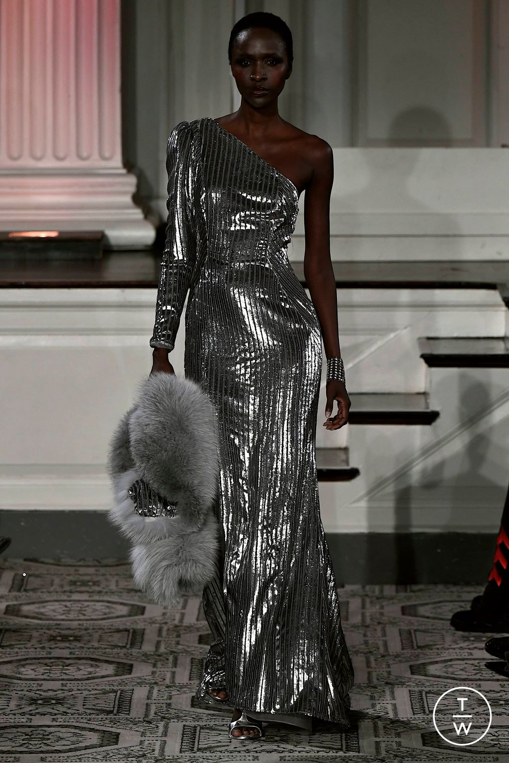 Fashion Week New York Fall/Winter 2023 look 19 de la collection Dennis Basso womenswear