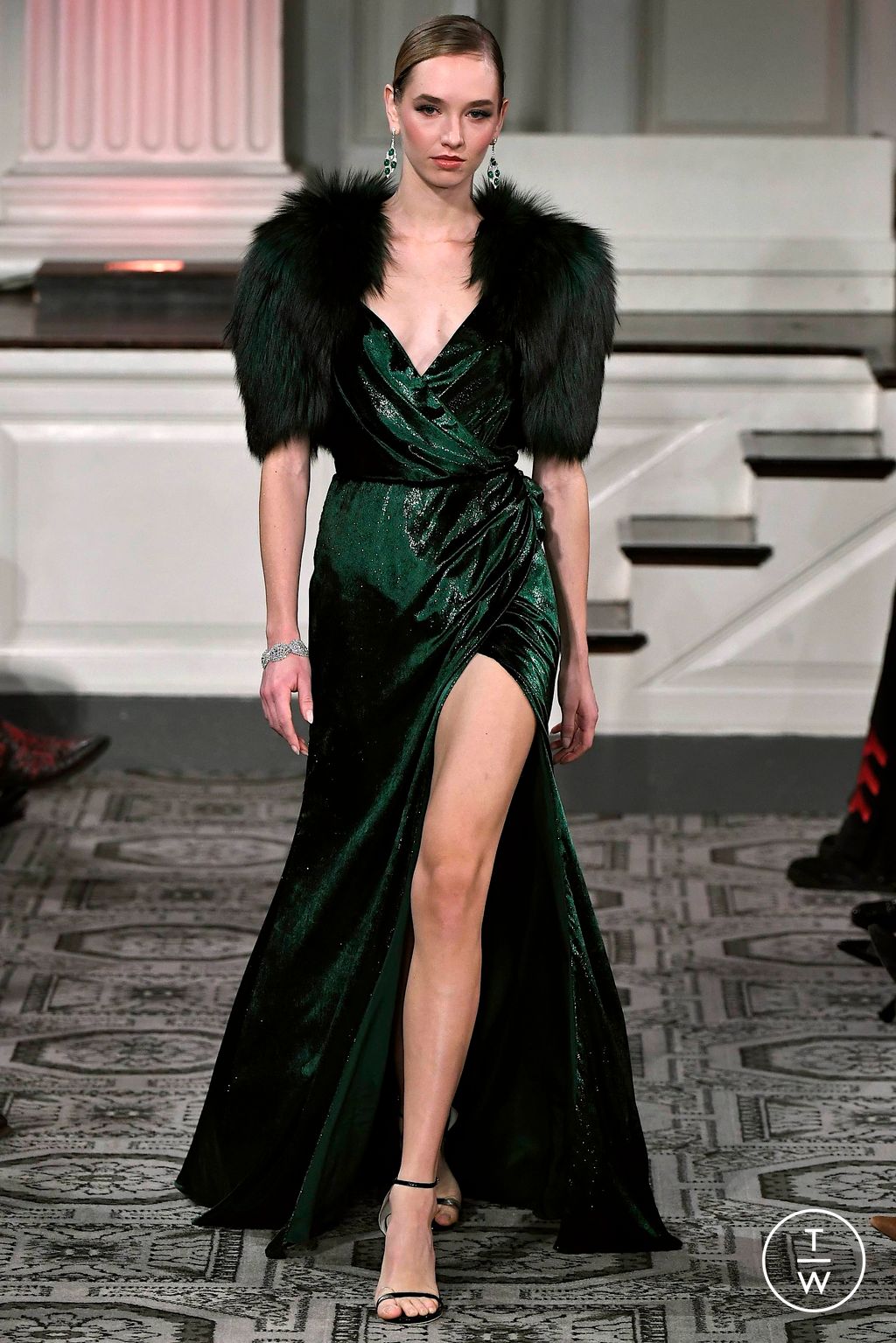 Fashion Week New York Fall/Winter 2023 look 26 de la collection Dennis Basso womenswear
