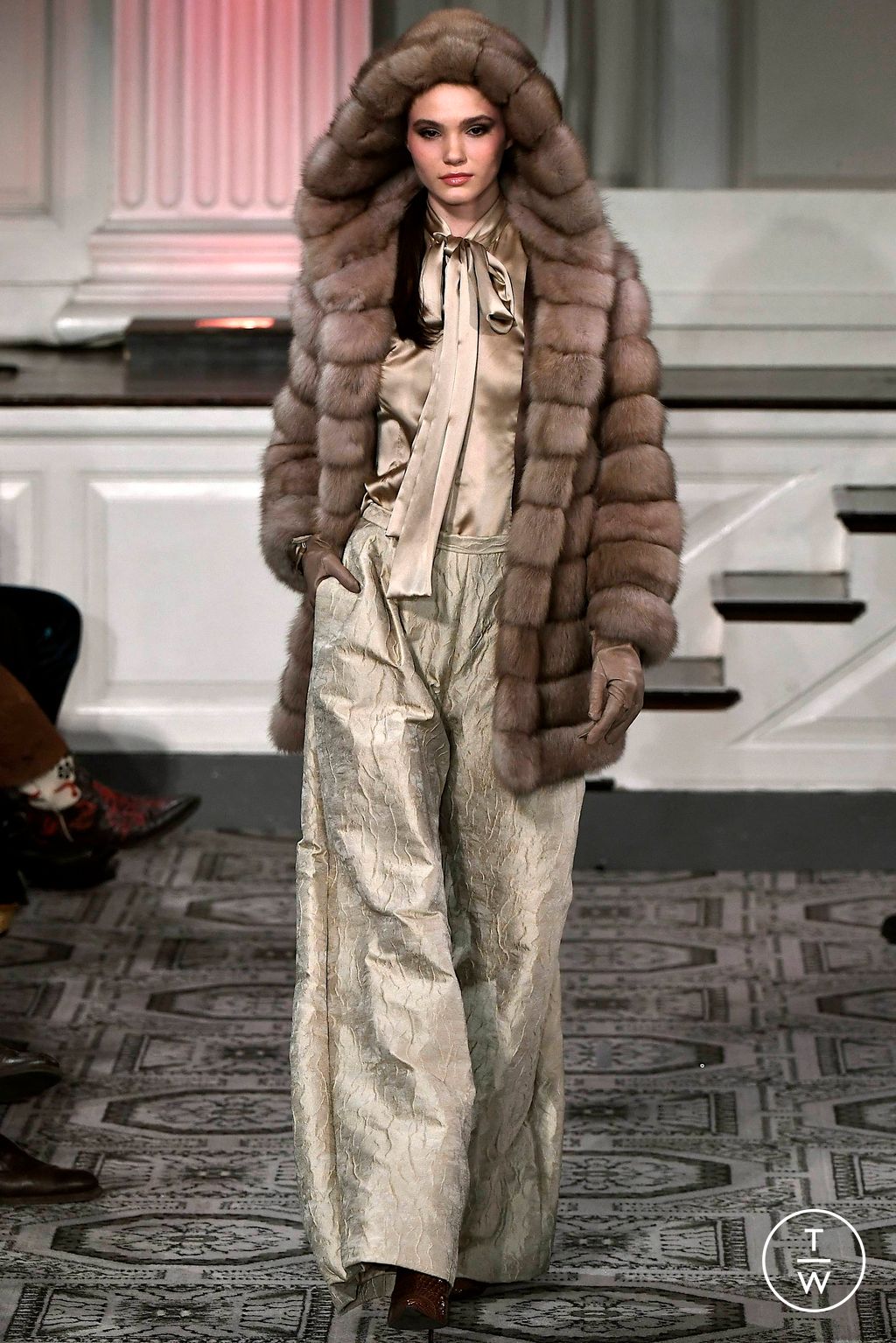Fashion Week New York Fall/Winter 2023 look 28 from the Dennis Basso collection 女装