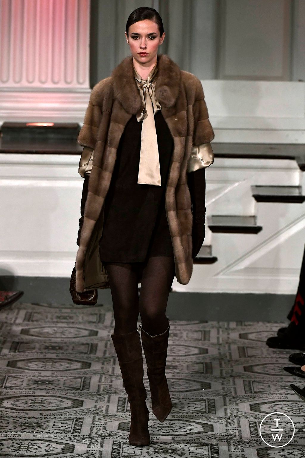 Fashion Week New York Fall/Winter 2023 look 33 from the Dennis Basso collection womenswear