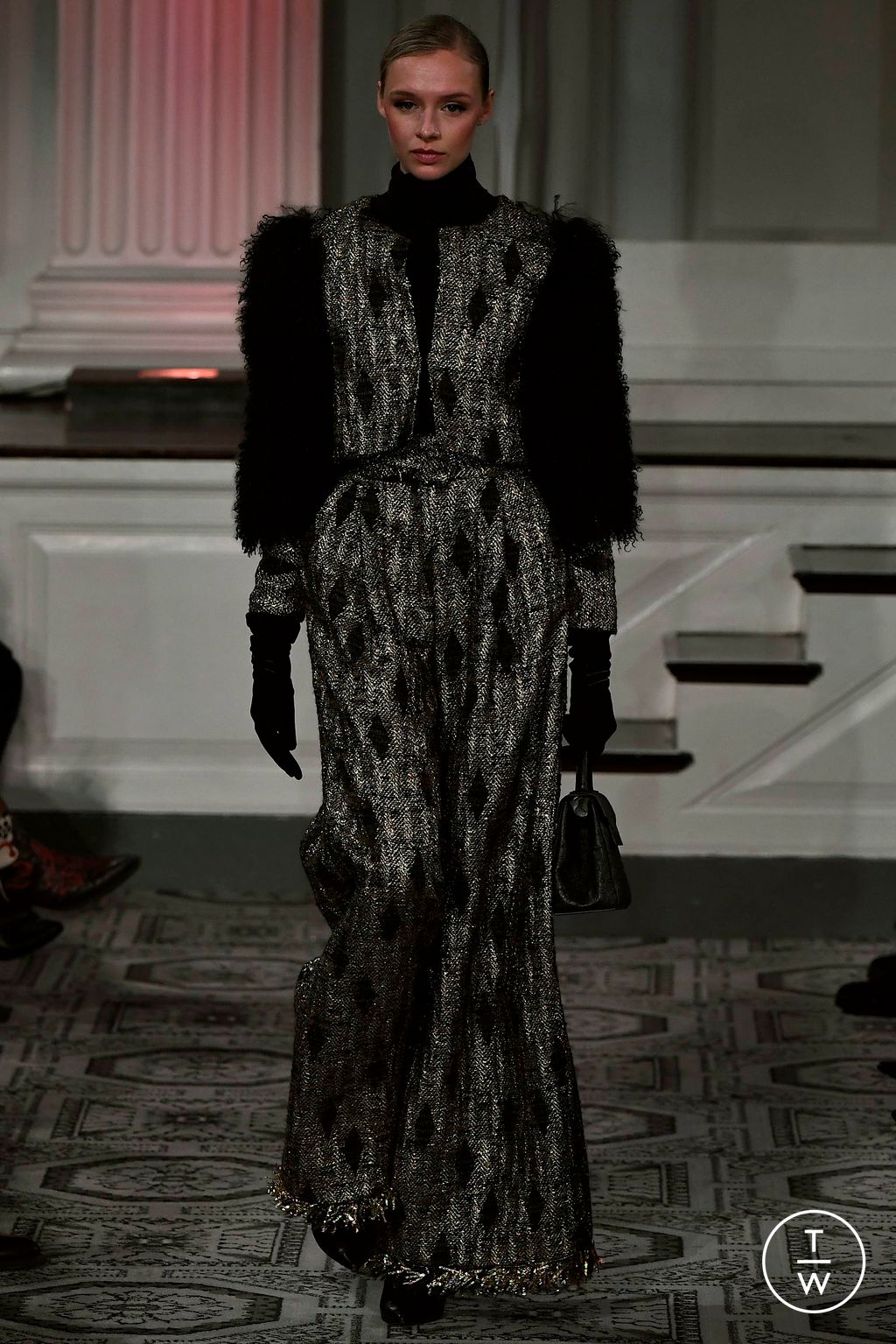 Fashion Week New York Fall/Winter 2023 look 40 from the Dennis Basso collection womenswear