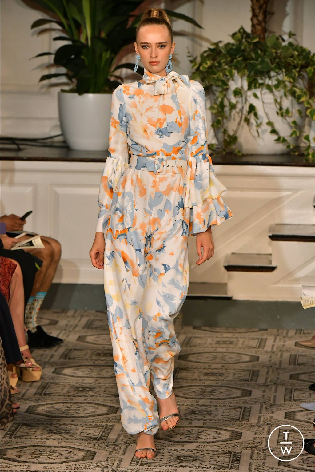 Fashion Week New York Spring/Summer 2024 look 20 from the Dennis Basso collection womenswear