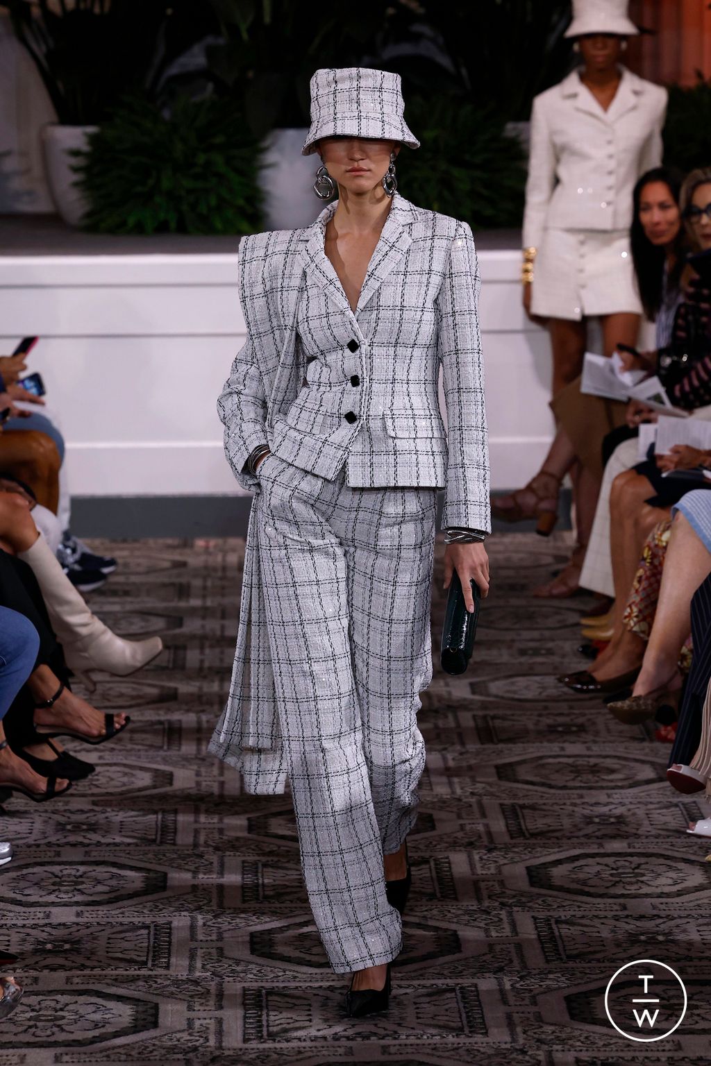 Fashion Week New York Spring-Summer 2025 look 3 from the Dennis Basso collection womenswear