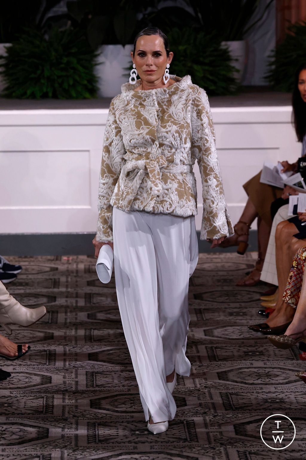 Fashion Week New York Spring/Summer 2025 look 5 from the Dennis Basso collection womenswear