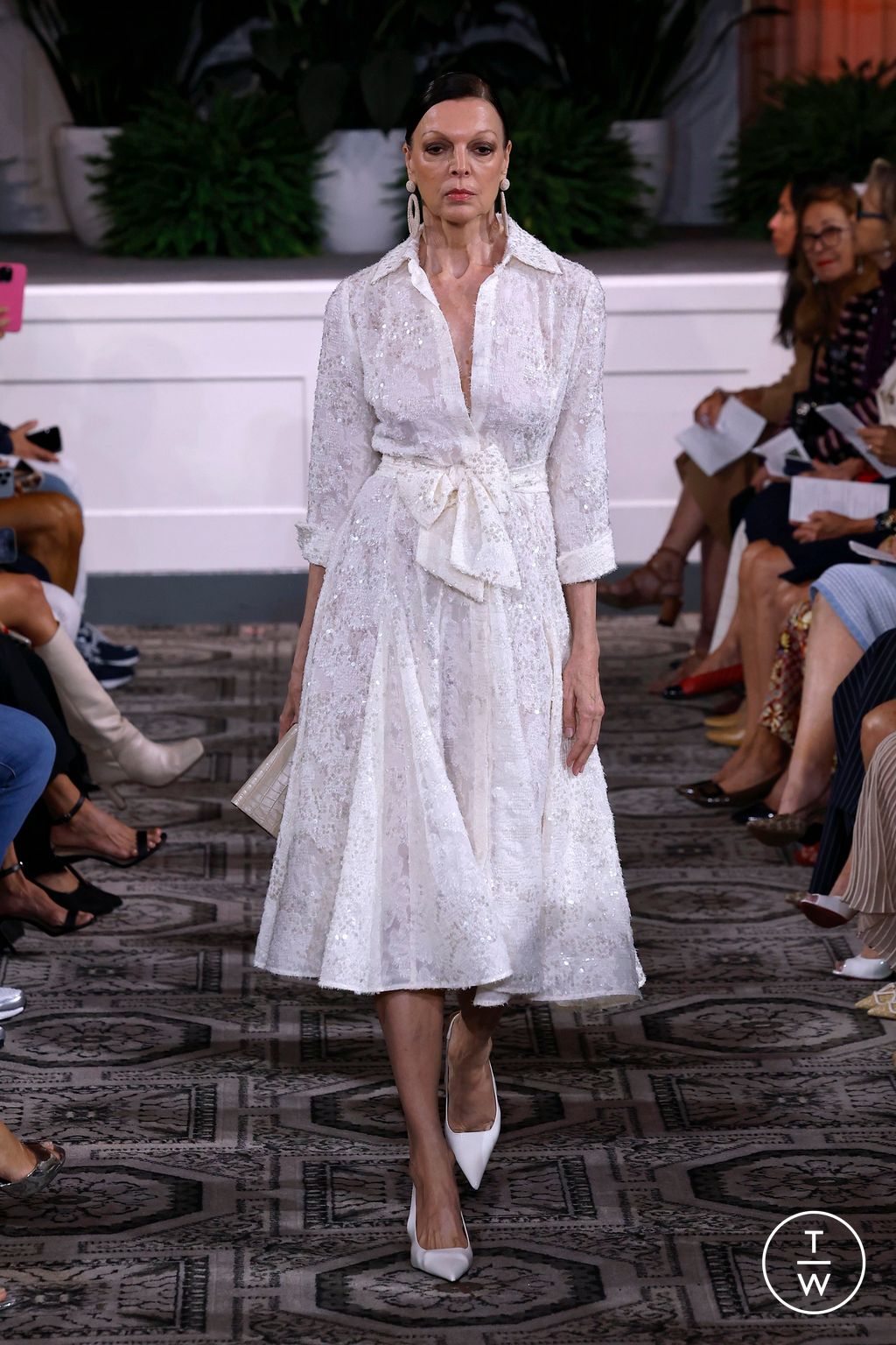 Fashion Week New York Spring/Summer 2025 look 7 from the Dennis Basso collection womenswear