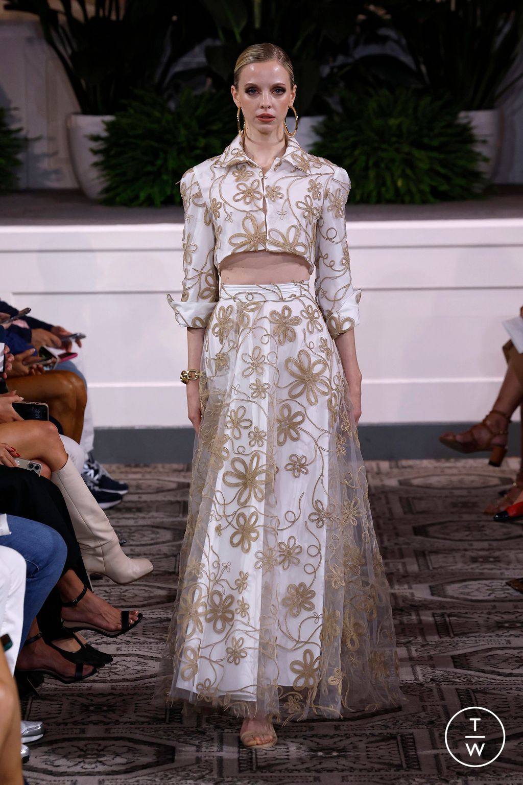 Fashion Week New York Spring/Summer 2025 look 9 from the Dennis Basso collection womenswear