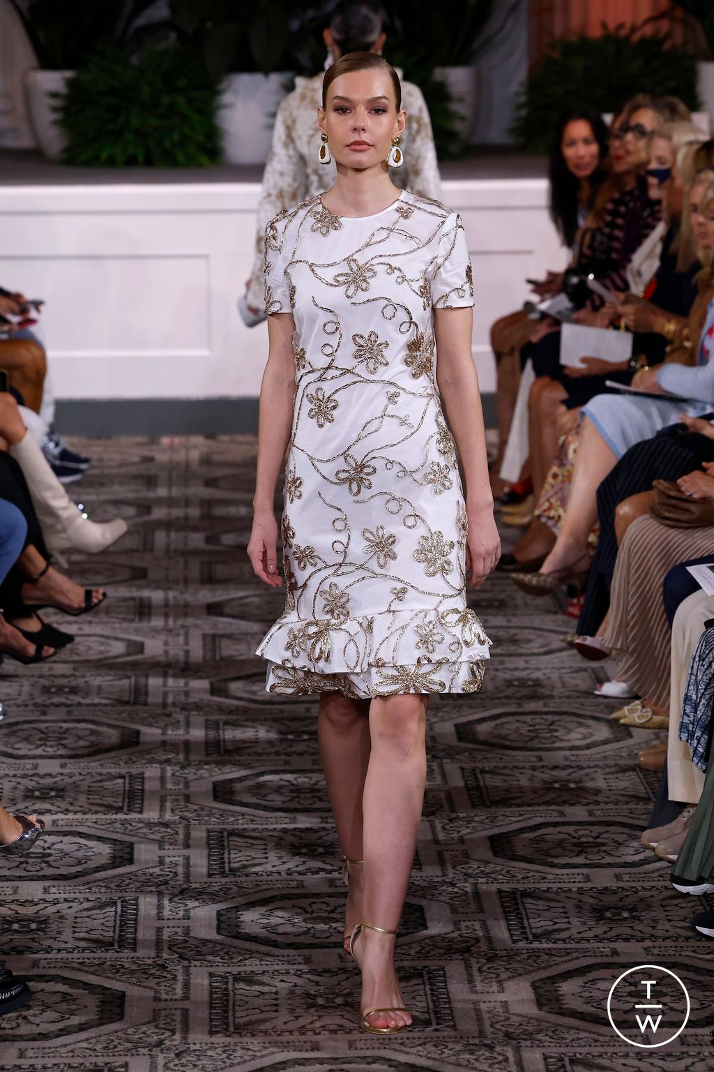 Fashion Week New York Spring-Summer 2025 look 10 from the Dennis Basso collection womenswear