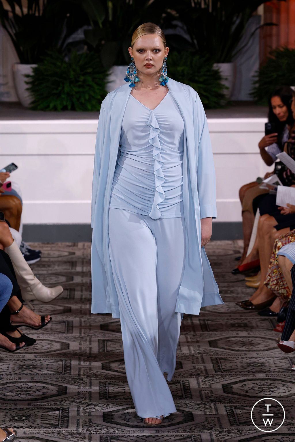 Fashion Week New York Spring/Summer 2025 look 16 from the Dennis Basso collection womenswear