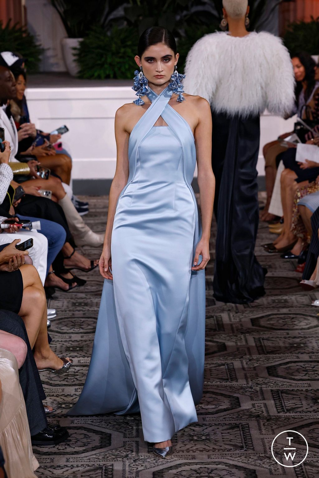 Fashion Week New York Spring-Summer 2025 look 18 from the Dennis Basso collection 女装