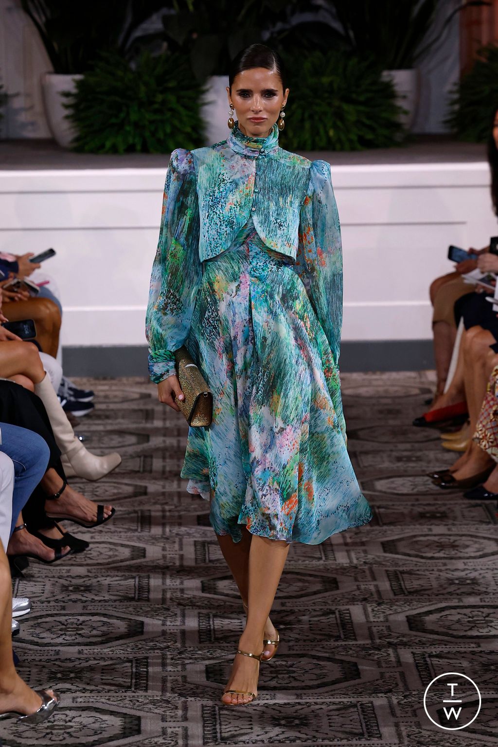 Fashion Week New York Spring/Summer 2025 look 21 from the Dennis Basso collection womenswear