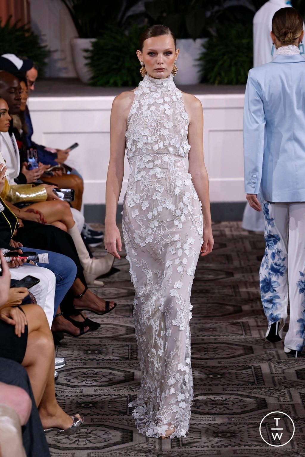 Fashion Week New York Spring/Summer 2025 look 23 from the Dennis Basso collection womenswear