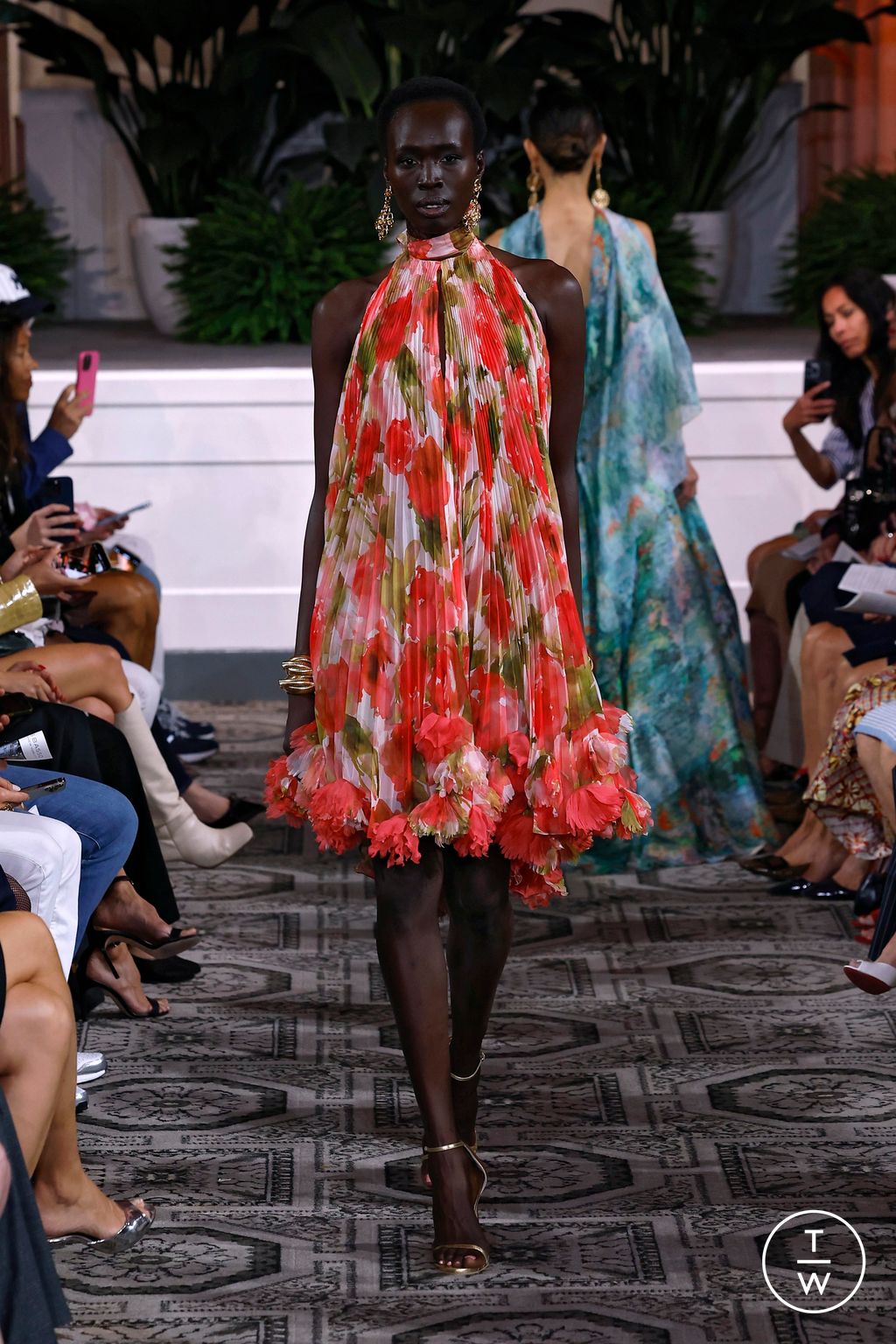 Fashion Week New York Spring/Summer 2025 look 28 from the Dennis Basso collection womenswear