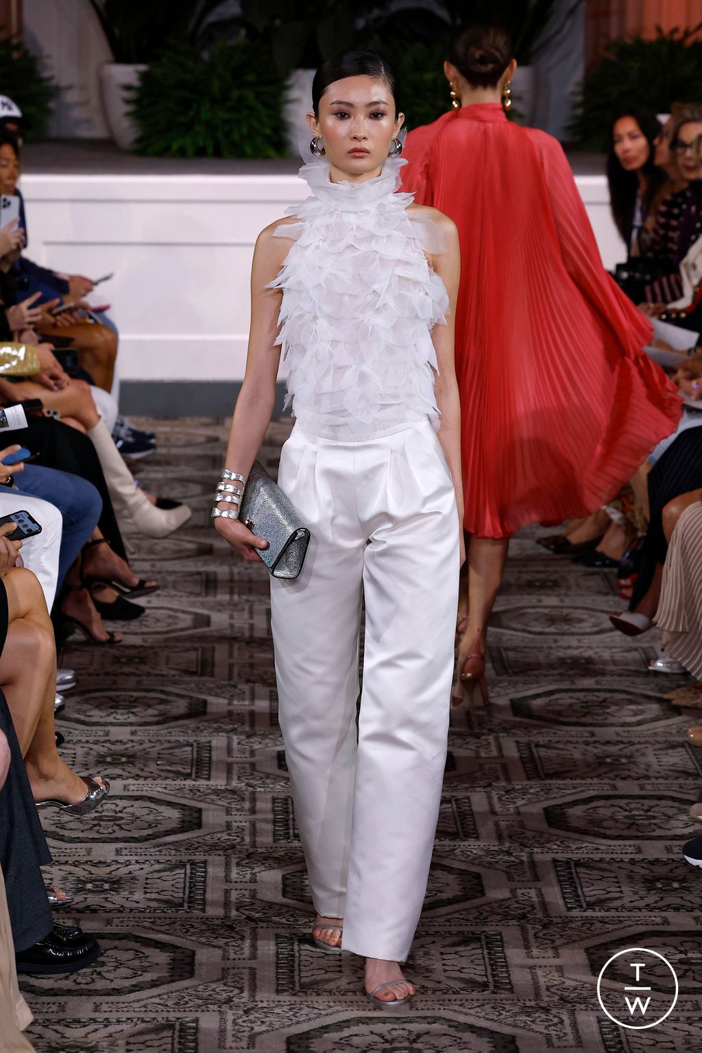 Fashion Week New York Spring-Summer 2025 look 31 from the Dennis Basso collection womenswear