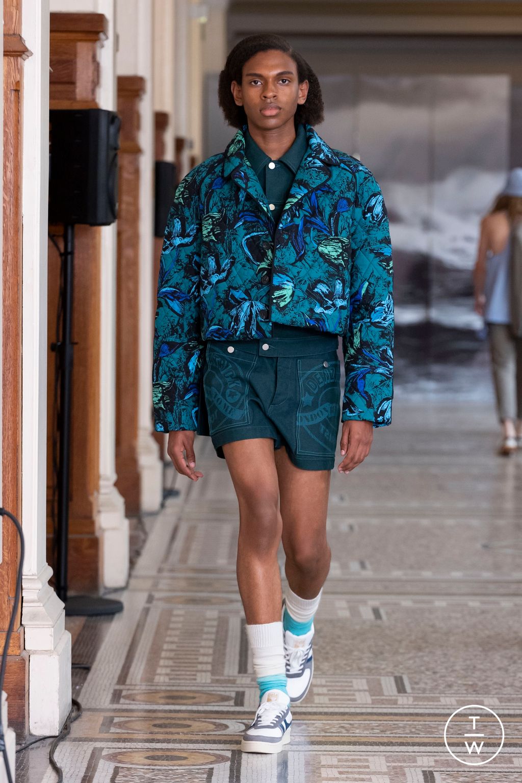 Fashion Week Paris Spring/Summer 2024 look 8 from the Denzil Patrick collection 男装