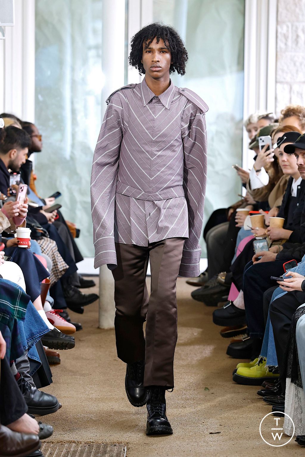 Fashion Week London Fall/Winter 2025 look 18 from the Denzil Patrick collection menswear