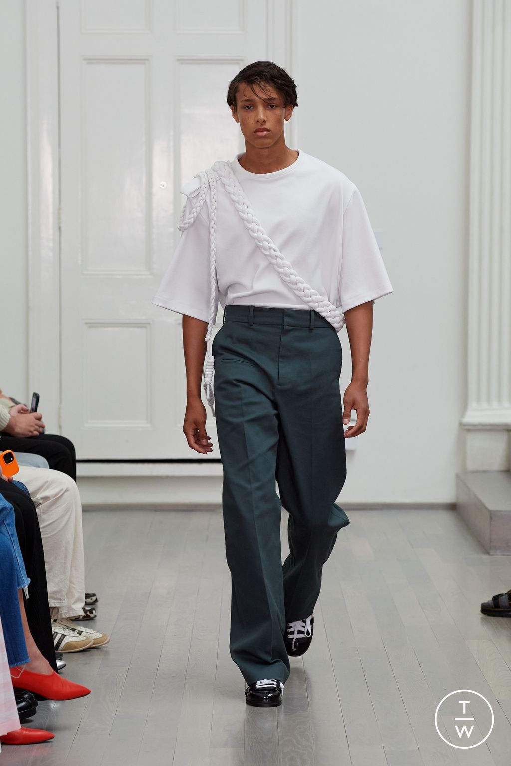 Fashion Week London Spring-Summer 2025 look 2 from the Denzil Patrick collection 男装
