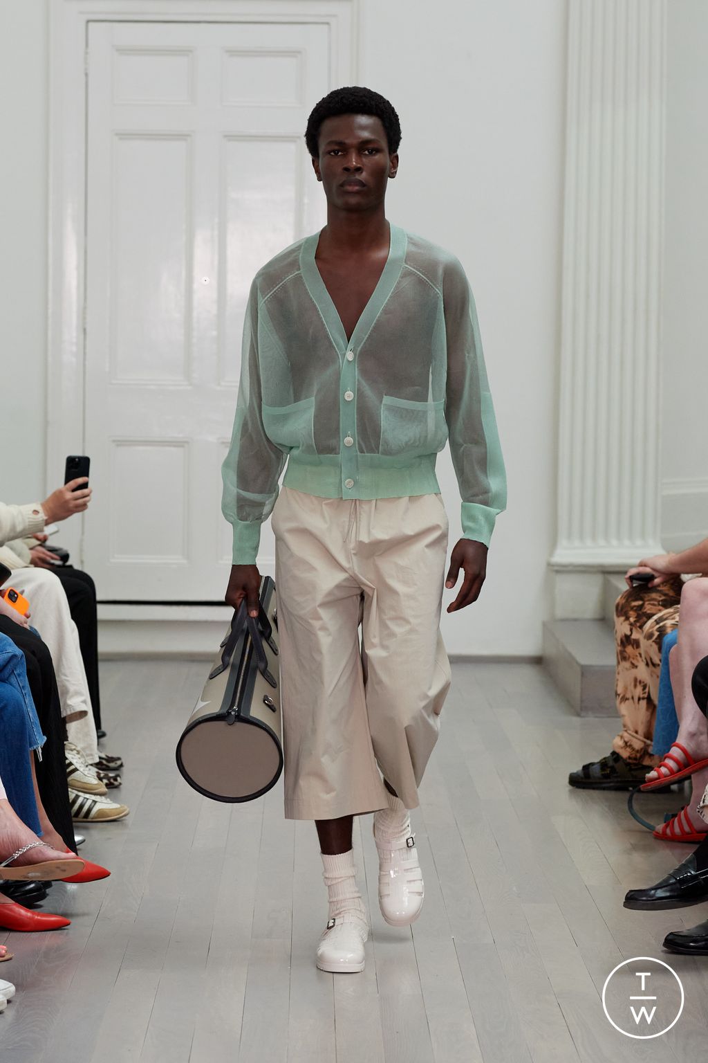 Fashion Week London Spring-Summer 2025 look 10 de la collection Denzil Patrick menswear