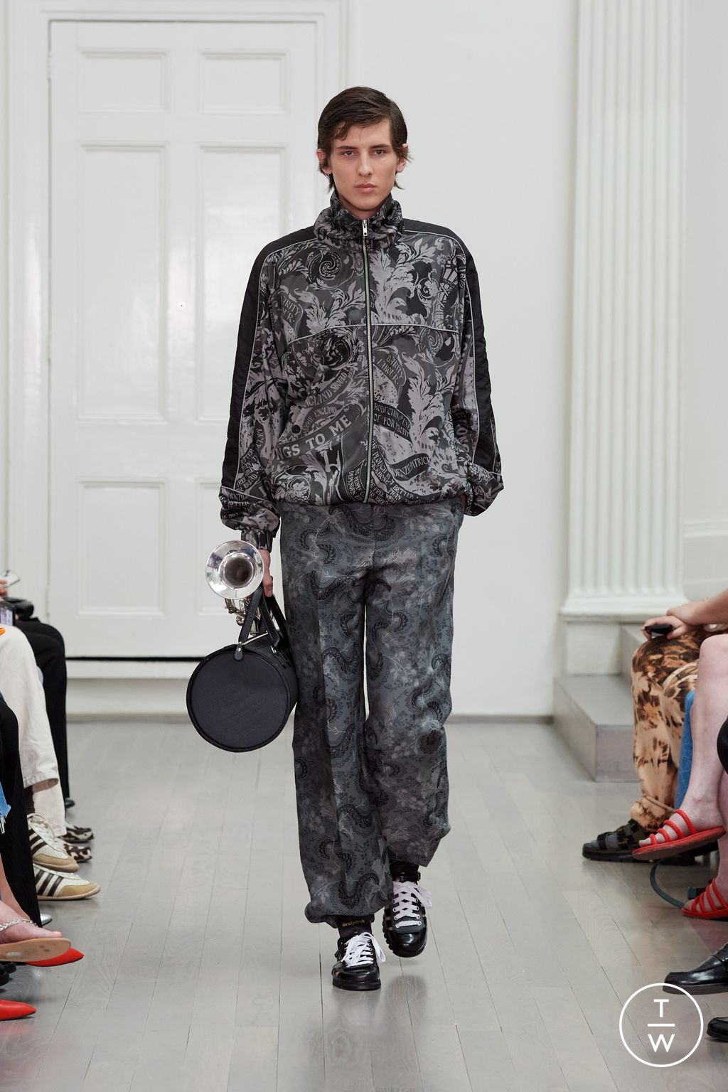 Fashion Week London Spring-Summer 2025 look 25 de la collection Denzil Patrick menswear