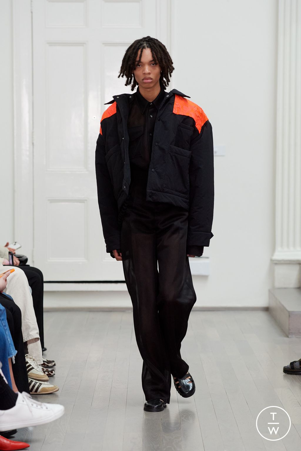 Fashion Week London Spring-Summer 2025 look 26 from the Denzil Patrick collection 男装