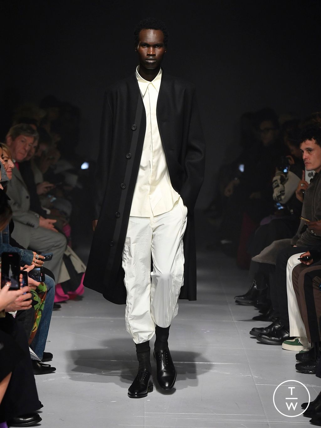 Fashion Week London Fall/Winter 2024 look 17 from the DERRICK collection womenswear