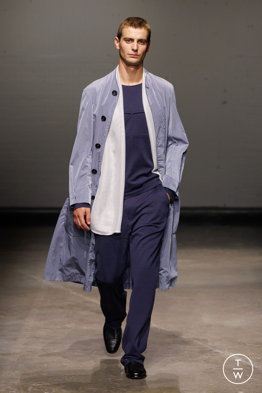 Fashion Week London Spring-Summer 2025 look 6 from the DERRICK collection 男装