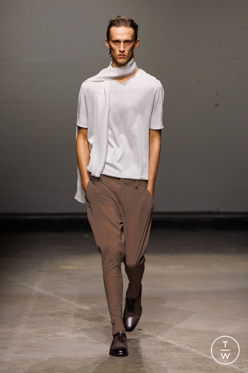 Fashion Week London Spring-Summer 2025 look 12 from the DERRICK collection 男装