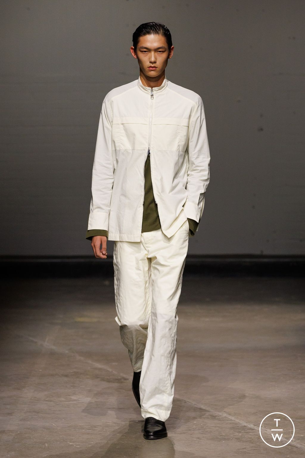 Fashion Week London Spring-Summer 2025 look 15 from the DERRICK collection 男装