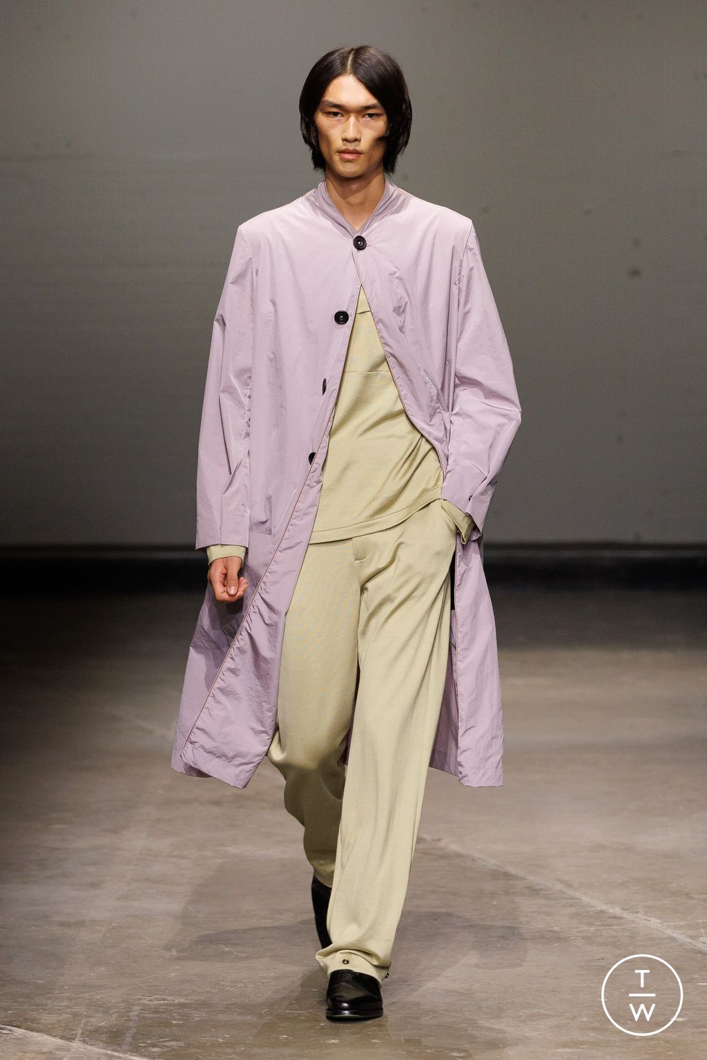 Fashion Week London Spring-Summer 2025 look 16 from the DERRICK collection menswear