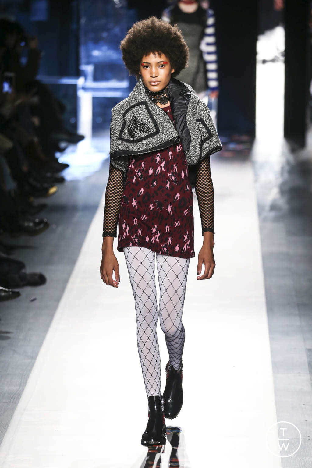 Fashion Week New York Fall/Winter 2017 look 23 from the Desigual collection 女装