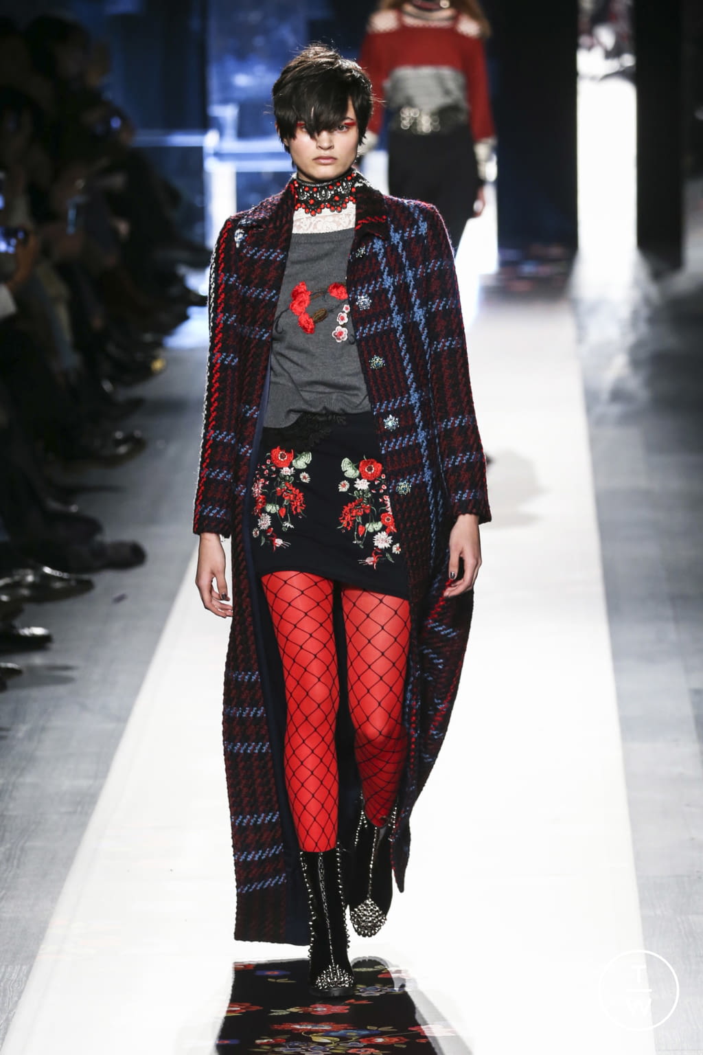 Fashion Week New York Fall/Winter 2017 look 29 from the Desigual collection 女装