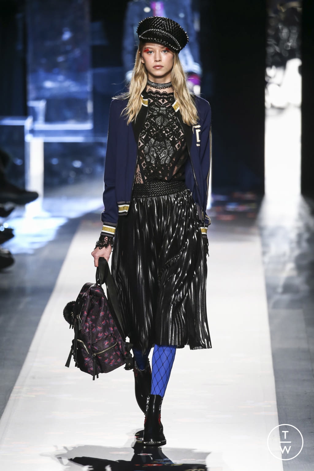 Fashion Week New York Fall/Winter 2017 look 40 from the Desigual collection 女装