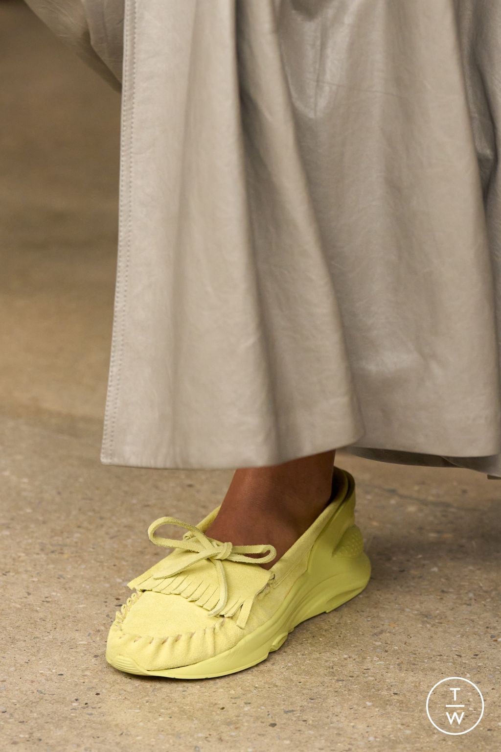 Fashion Week New York Spring/Summer 2026 look 13 de la collection Calvin Klein Collection womenswear accessories