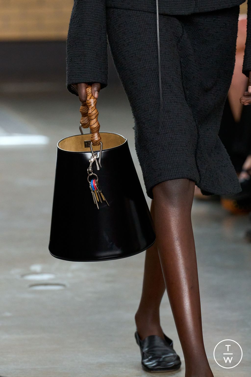 Fashion Week New York Spring/Summer 2026 look 29 from the Calvin Klein Collection collection womenswear accessories