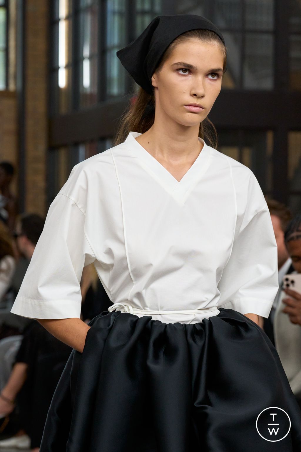 Fashion Week New York Spring/Summer 2026 look 32 from the Calvin Klein Collection collection womenswear accessories