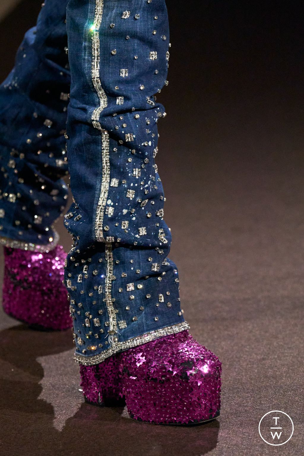 Fashion Week Milan Fall/Winter 2025 look 10 from the Dsquared2 collection 女装配饰