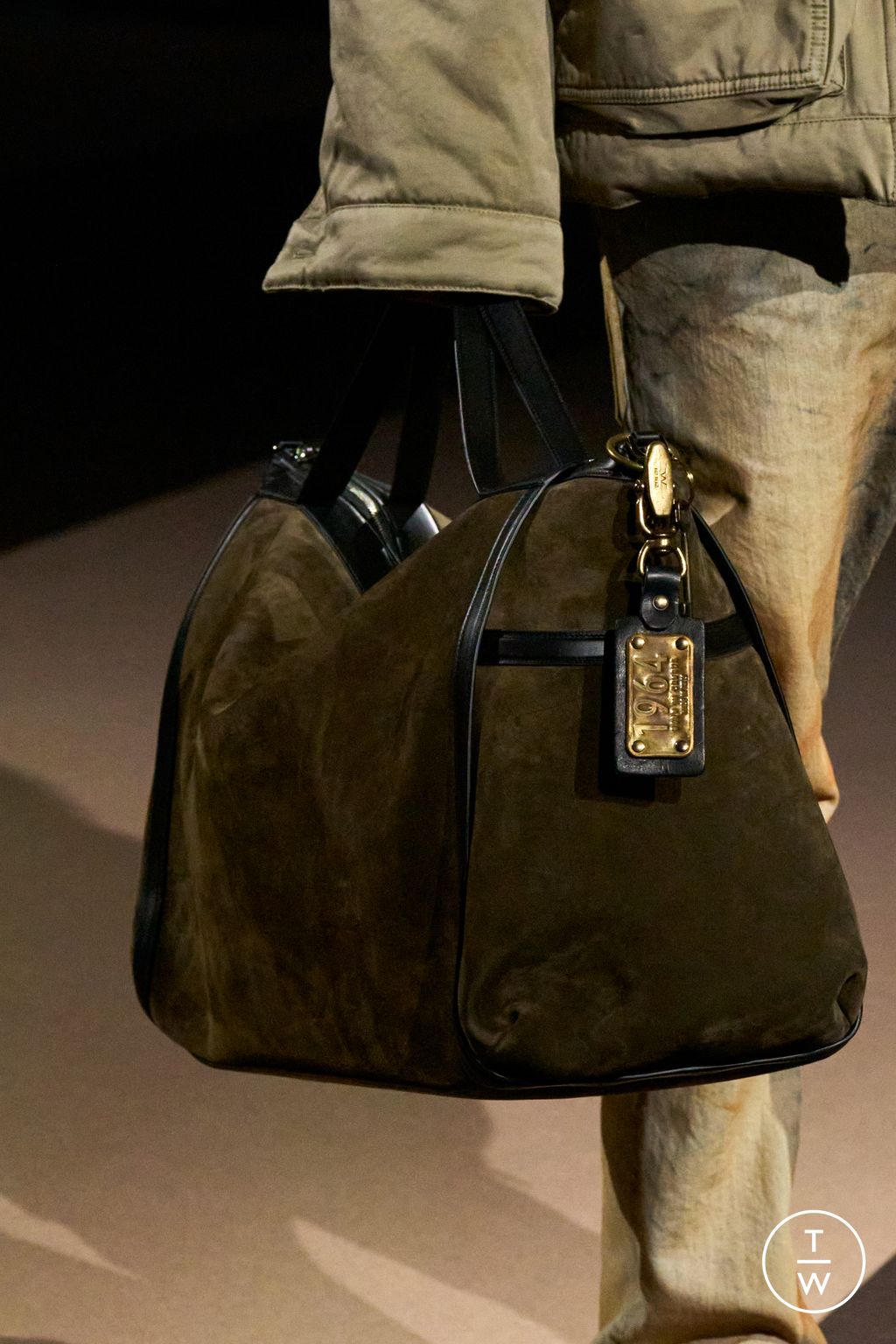 Fashion Week Milan Fall/Winter 2025 look 20 from the Dsquared2 collection womenswear accessories