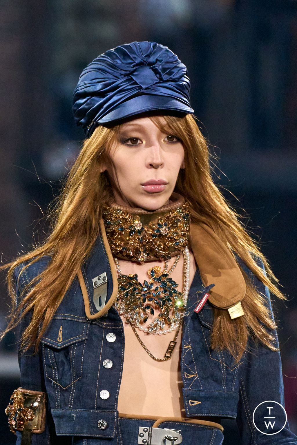 Fashion Week Milan Fall/Winter 2025 look 23 from the Dsquared2 collection 女装配饰