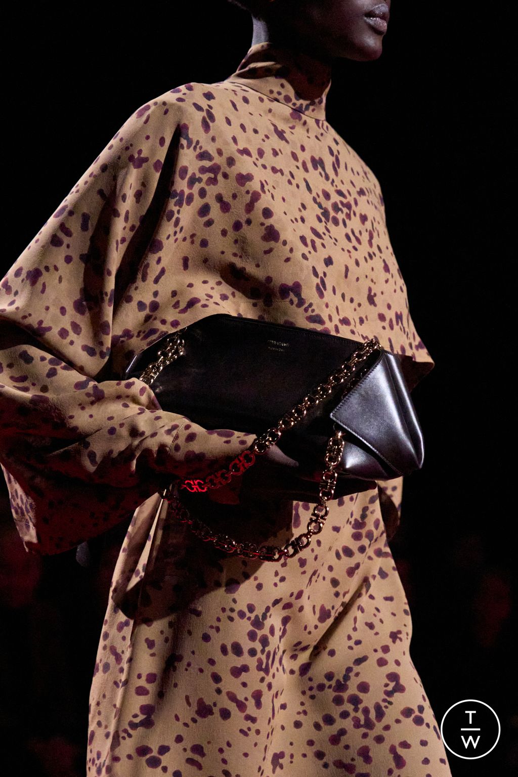 Fashion Week Milan Fall/Winter 2025 look 15 from the Ferragamo collection womenswear accessories